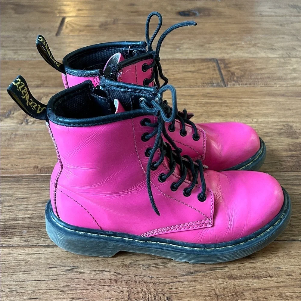 Dr. Martens Delaney Hot Pink Patent Leather 8-Eye Lace Up Combat Boots Size 2